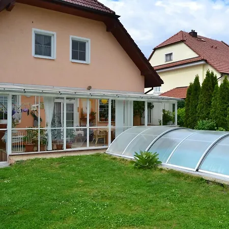 U Sovy בית הארחה 3*